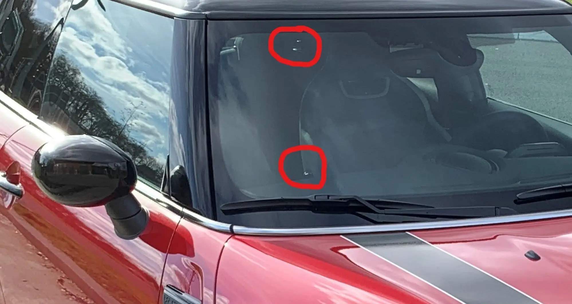 Autoglas: Steinschläge in der Frontscheibe